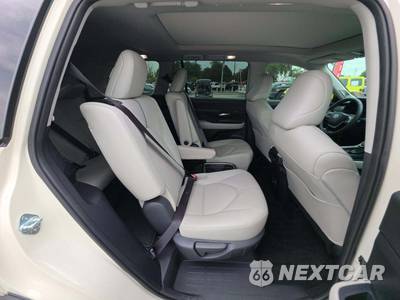 2024 Toyota Grand Highlander Platinum - zdjęcie 17 z 24 - miniatura