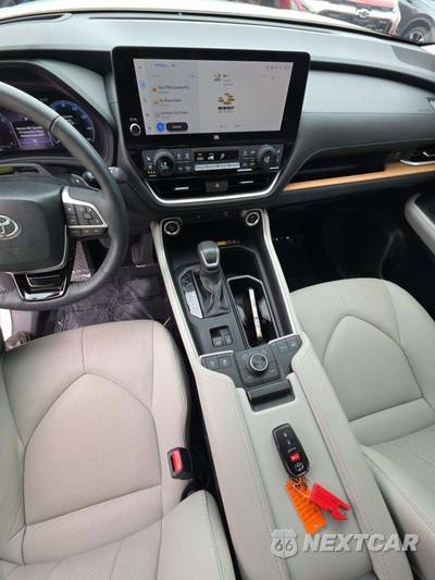 2024 Toyota Grand Highlander Platinum - zdjęcie 10 z 24 - miniatura