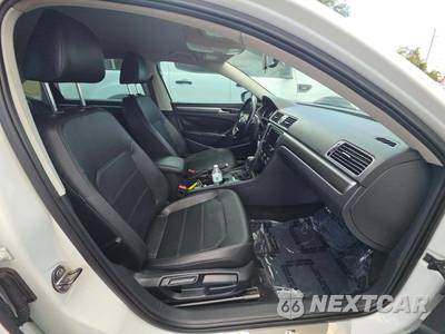 2017 Volkswagen Passat 1.8T R-Line w/Comfort Pkg - zdjęcie 18 z 24 - miniatura