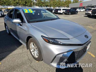 2025 Toyota Camry LE - zdjęcie 4 z 23 - miniatura