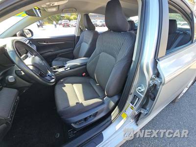 2025 Toyota Camry LE - zdjęcie 6 z 23 - miniatura