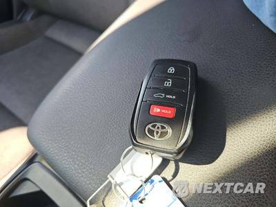2025 Toyota Camry LE - zdjęcie 8 z 23 - miniatura