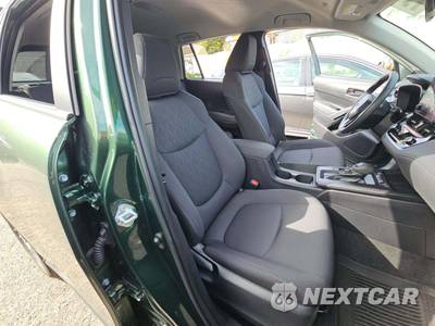 2026 Toyota Corolla Cross LE - zdjęcie 18 z 21 - miniatura