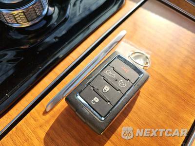 2022 Jeep Grand Wagoneer Series III - zdjęcie 8 z 27 - miniatura