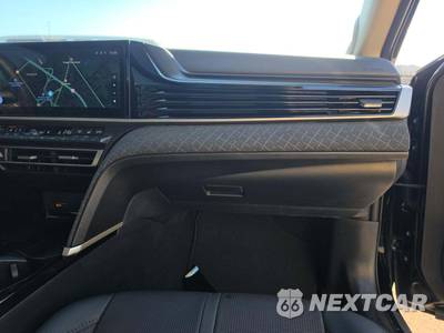 2026 Toyota Camry XLE - zdjęcie 16 z 17 - miniatura