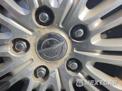 2012 Chrysler Town & Country Limited 121.2" WB - zdjęcie 33 z 50 - miniatura