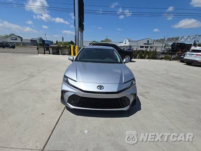 2025 Toyota Camry LE - zdjęcie 2 z 27 - miniatura