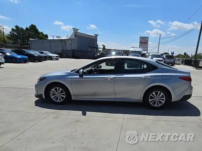 2025 Toyota Camry LE - zdjęcie 3 z 27 - miniatura