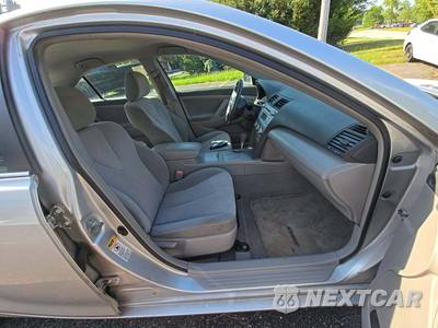 2010 Toyota Camry LE - zdjęcie 15 z 25 - miniatura