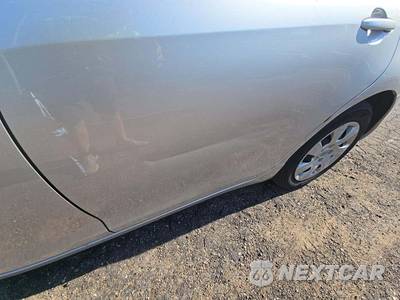 2010 Toyota Camry LE - zdjęcie 20 z 25 - miniatura