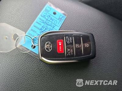 2024 Toyota RAV4 Prime SE - zdjęcie 8 z 22 - miniatura