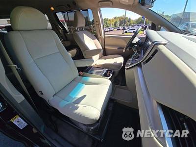 2017 Toyota Sienna LE 8-Passenger 119.3" WB - zdjęcie 18 z 24 - miniatura