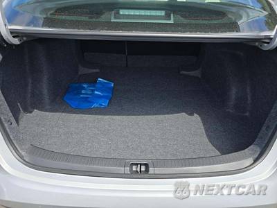 2026 Toyota Corolla LE Sedan - zdjęcie 11 z 18 - miniatura