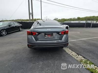 2020 Nissan Altima SR - zdjęcie 4 z 27 - miniatura