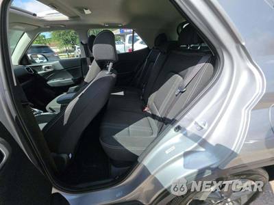 2025 Hyundai Venue SEL - zdjęcie 10 z 19 - miniatura