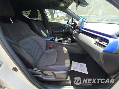 2020 Toyota C-HR XLE - zdjęcie 15 z 23 - miniatura