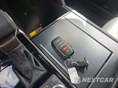 2026 Toyota Tundra Platinum Crew Cab Short Bed - zdjęcie 5 z 17 - miniatura