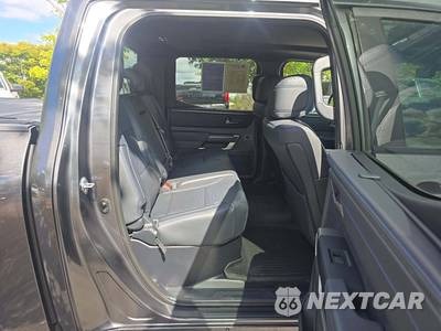 2026 Toyota Tundra Platinum Crew Cab Short Bed - zdjęcie 13 z 17 - miniatura