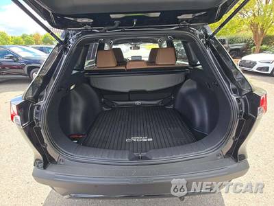 2026 Toyota Corolla Cross XLE - zdjęcie 11 z 17 - miniatura