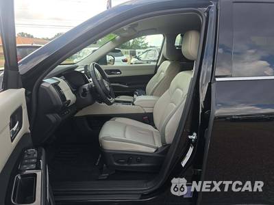 2025 Nissan Pathfinder SL - zdjęcie 3 z 19 - miniatura