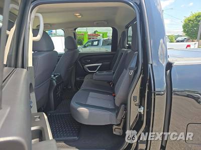 2024 Nissan TITAN SV Crew Cab Short Bed - zdjęcie 10 z 19 - miniatura
