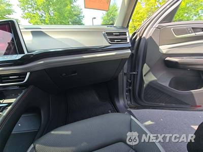 2024 Volkswagen Atlas 2.0T Peak Edition SE w/Technology - zdjęcie 17 z 18 - miniatura