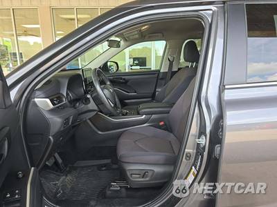 2024 Toyota Highlander LE - zdjęcie 3 z 18 - miniatura