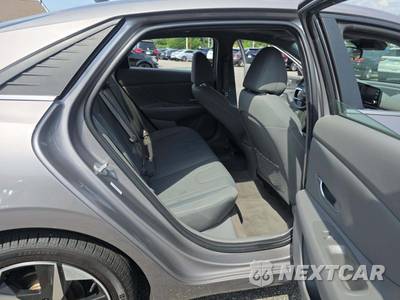 2022 Hyundai Elantra SEL - zdjęcie 16 z 24 - miniatura
