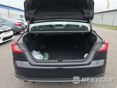 2025 Toyota Camry SE - zdjęcie 14 z 24 - miniatura
