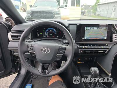 2025 Toyota Camry SE - zdjęcie 10 z 24 - miniatura