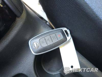 2025 Nissan Versa SV - zdjęcie 8 z 25 - miniatura