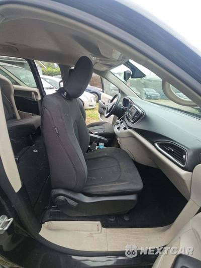 2017 Chrysler Pacifica LX 121.6" WB - zdjęcie 18 z 20 - miniatura