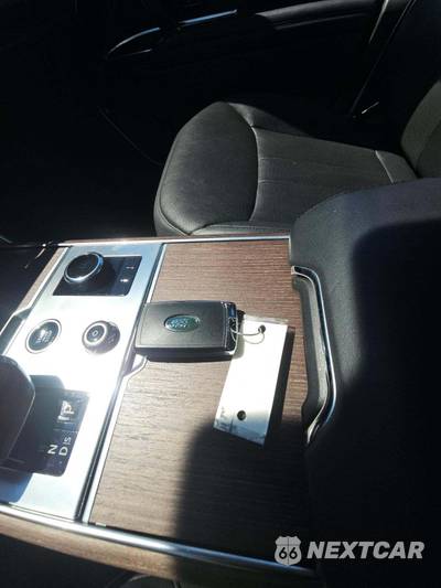 2023 Land Rover Range Rover SE - zdjęcie 8 z 21 - miniatura