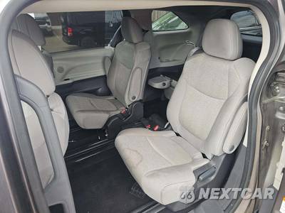 2024 Toyota Sienna LE 8-Passenger 120.5" WB - zdjęcie 13 z 27 - miniatura