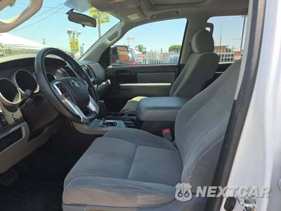 2016 Toyota Sequoia SR5 - zdjęcie 6 z 21 - miniatura