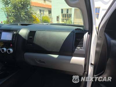2016 Toyota Sequoia SR5 - zdjęcie 19 z 21 - miniatura