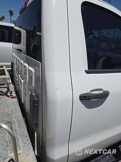 2015 Chevrolet Silverado 3500HD Cab Chassis WT Regular Cab 1WT w/Built-In Wi-Fi DRW - zdjęcie 31 z 38 - miniatura
