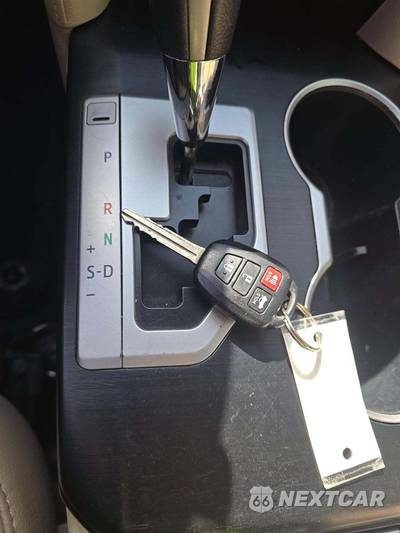 2012 Toyota Camry LE - zdjęcie 8 z 31 - miniatura
