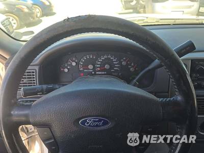 2004 Ford Explorer XLT - zdjęcie 21 z 39 - miniatura