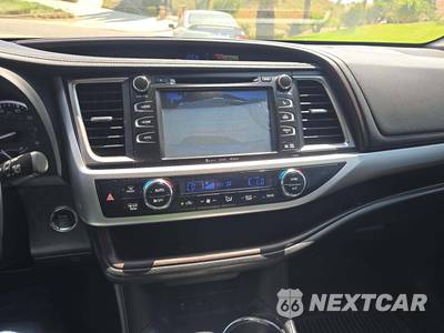 2019 Toyota Highlander XLE - zdjęcie 10 z 25 - miniatura
