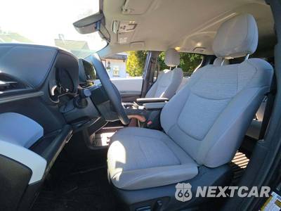 2026 Toyota Sienna LE 8-Passenger 120.5" WB - zdjęcie 6 z 26 - miniatura