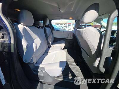 2026 Toyota Sienna LE 8-Passenger 120.5" WB - zdjęcie 17 z 26 - miniatura