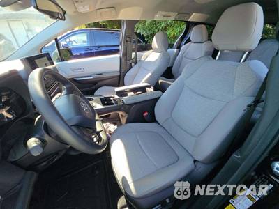 2026 Toyota Sienna LE 8-Passenger 120.5" WB - zdjęcie 6 z 25 - miniatura