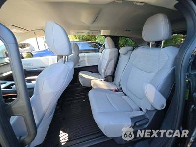 2026 Toyota Sienna LE 8-Passenger 120.5" WB - zdjęcie 13 z 25 - miniatura