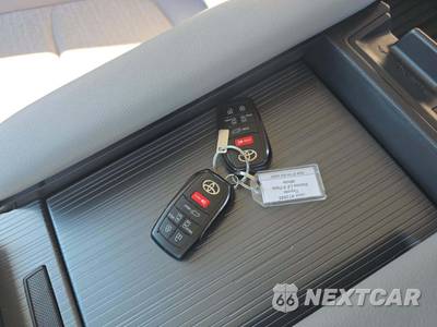 2026 Toyota Sienna LE 8-Passenger 120.5" WB - zdjęcie 8 z 24 - miniatura