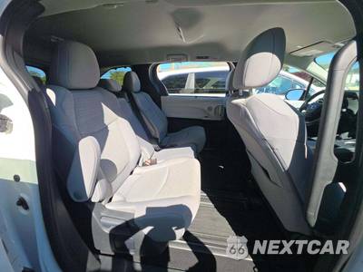 2026 Toyota Sienna LE 8-Passenger 120.5" WB - zdjęcie 17 z 24 - miniatura