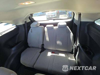 2026 Toyota Sienna LE 8-Passenger 120.5" WB - zdjęcie 14 z 28 - miniatura