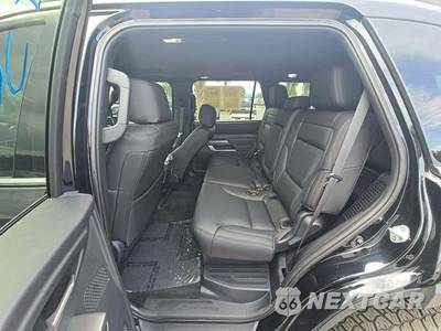 2025 Toyota Sequoia SR5 - zdjęcie 10 z 18 - miniatura