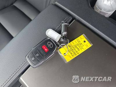 2025 Toyota Sequoia SR5 - zdjęcie 5 z 18 - miniatura