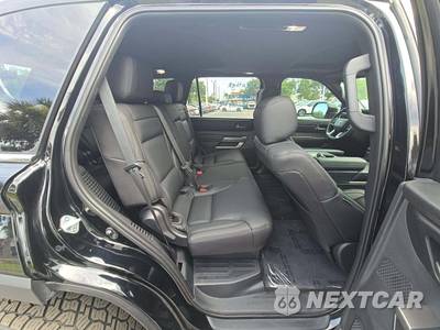 2025 Toyota Sequoia SR5 - zdjęcie 14 z 18 - miniatura